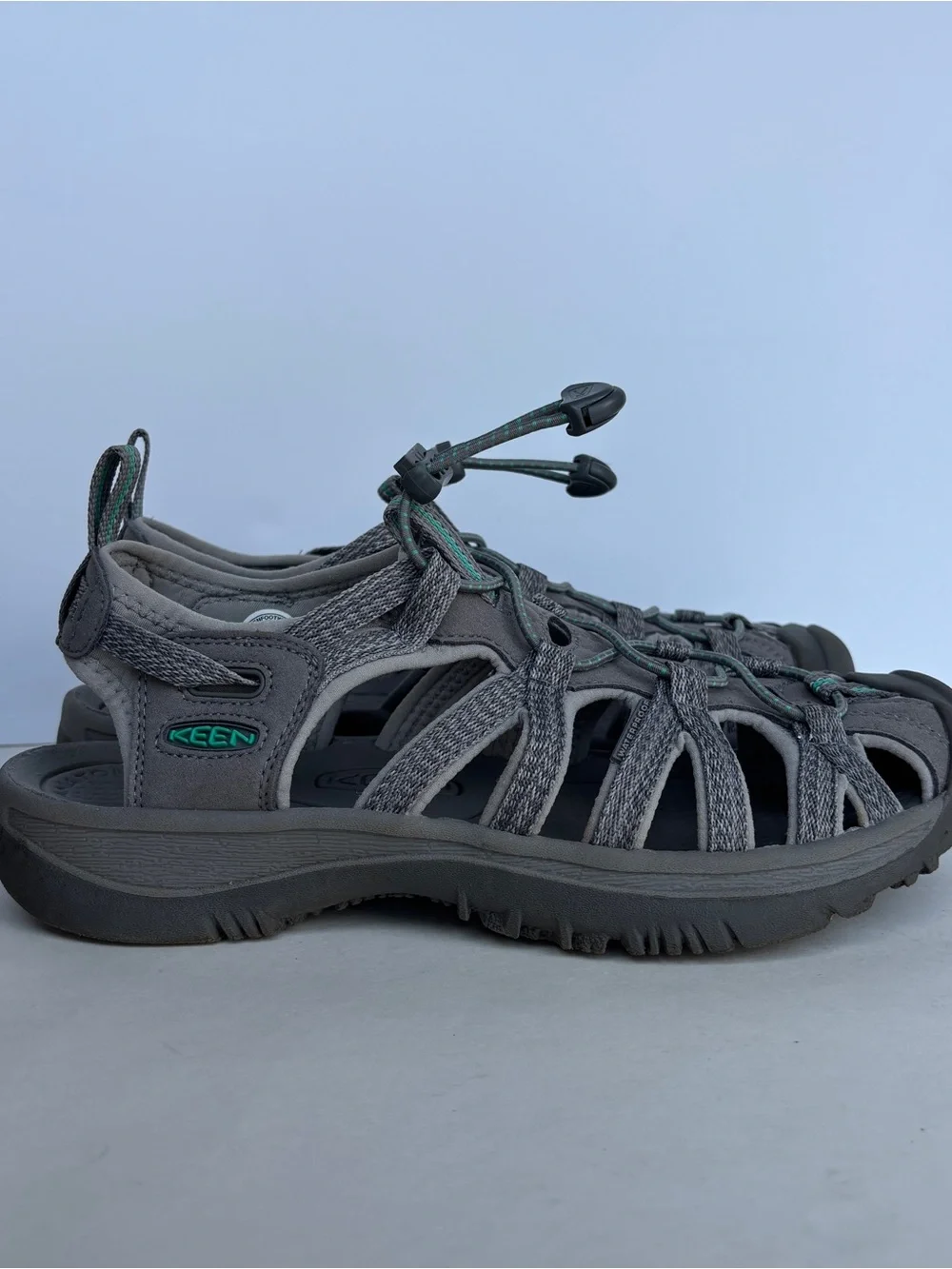 KEEN Gray Sport Sandals 8.5 Standard Drawstring Cushioned Comfort Rubber Sole
